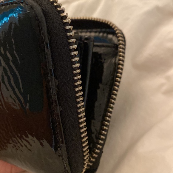 Marc by Marc Jacobs patent leather zip around wallet - Picture 4 of 4